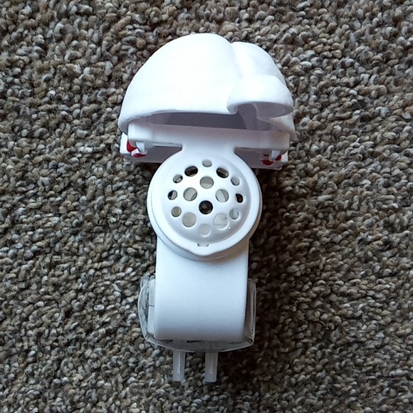 New Bath & Body Works 2023 Mrs Santa Wallflowers Fragrance Plug - Picture 5 of 7